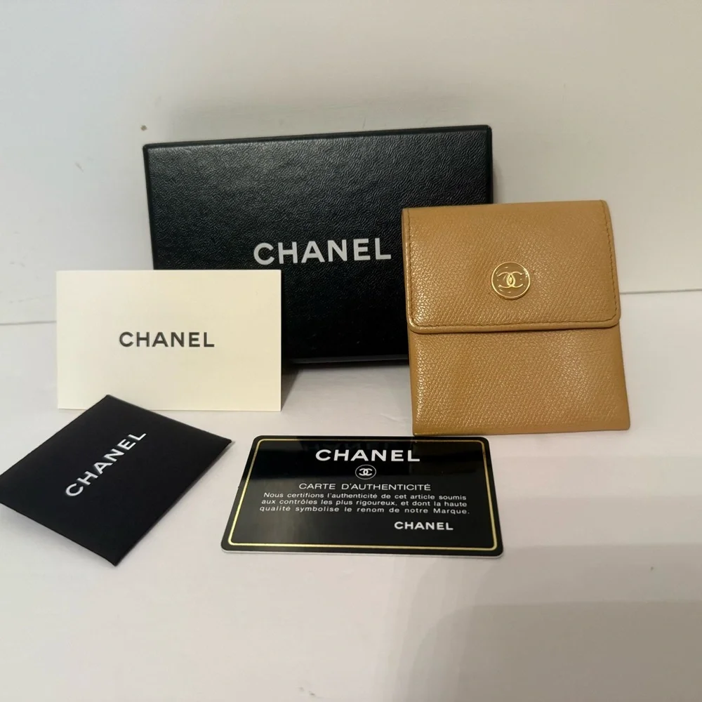 CHANEL COIN CASE WALLET TAN CALFSKIN LEATHER GOLD TONE COCO SNAP AUTHENTIC CARD - Picture 2 of 15